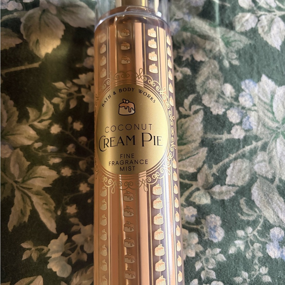 Bath & Body Works Coconut Cream Pie Fragrance Mist - Brown and Gold - Picture 3 of 3